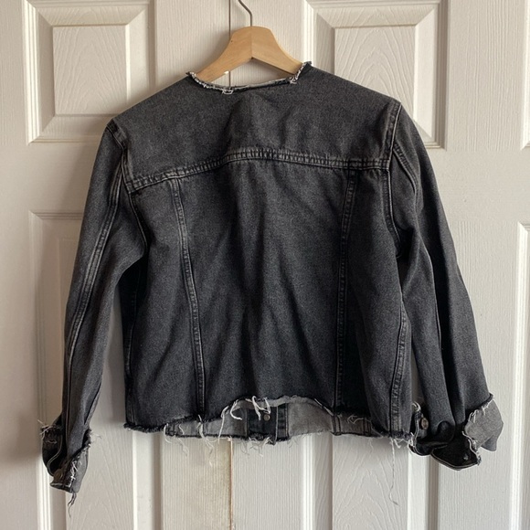 •Levi’s Jean Denim Jacket - Picture 5 of 9